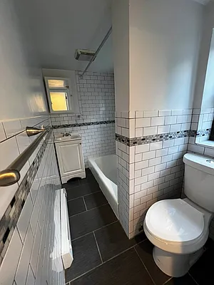 Rented by Salon Realty Corp | media 14