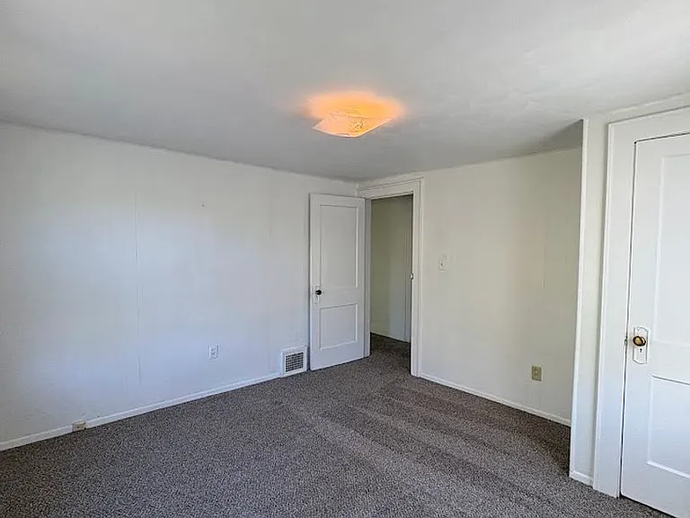 844 Lawton St — Photo 16