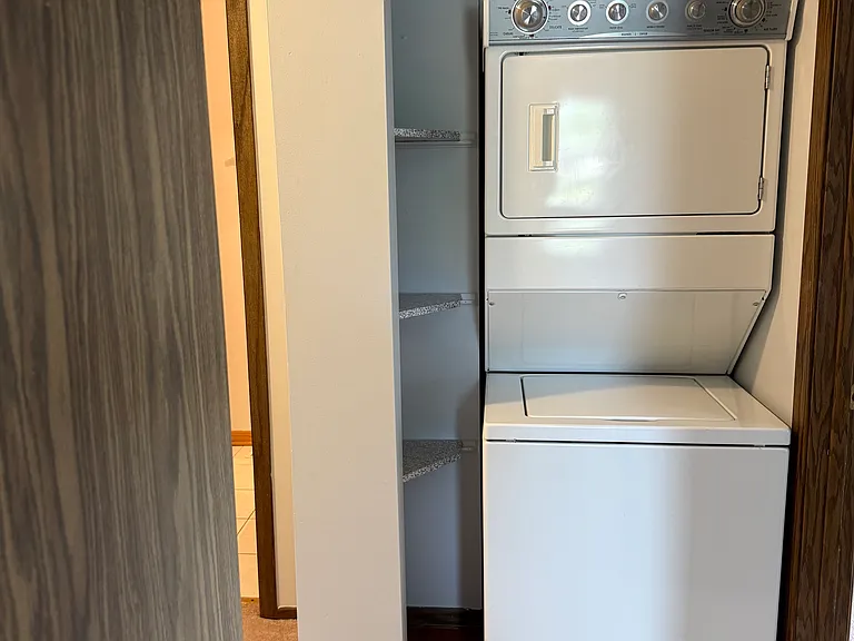1070 Glouchester Hbr — Photo 15