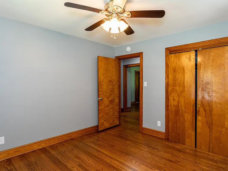 300 Tyson Ave — Photo 7