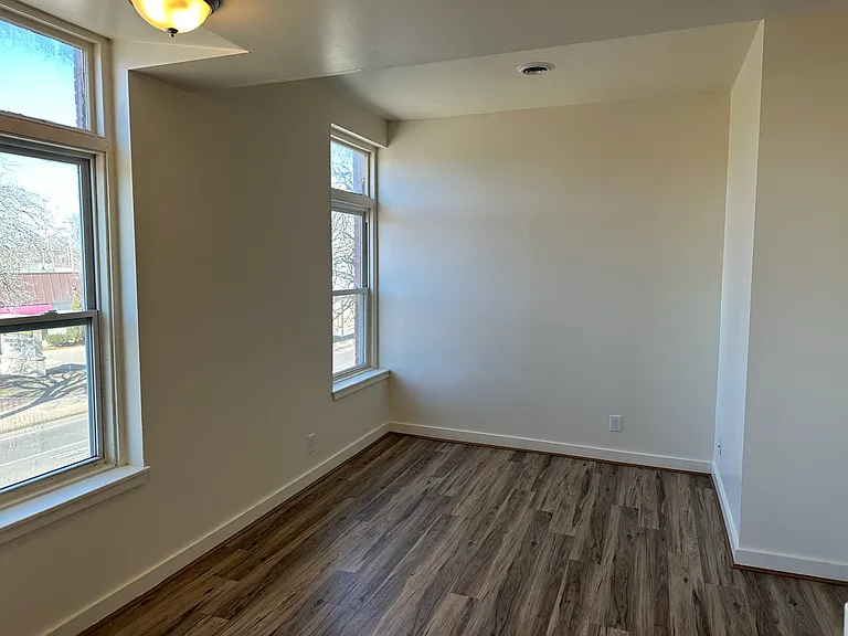 46 Main St — Photo 5