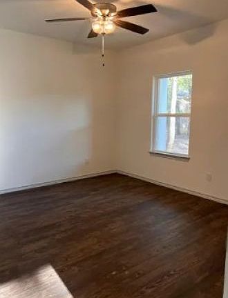 3rd image of 1004 Woodland Dr