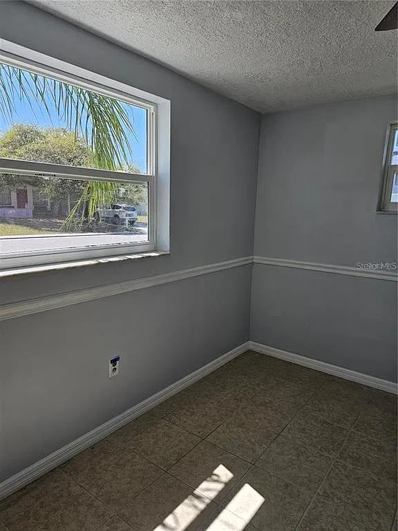 3 bed, 2.0 bath, 1409 sqft, $1,795 — Photo 4