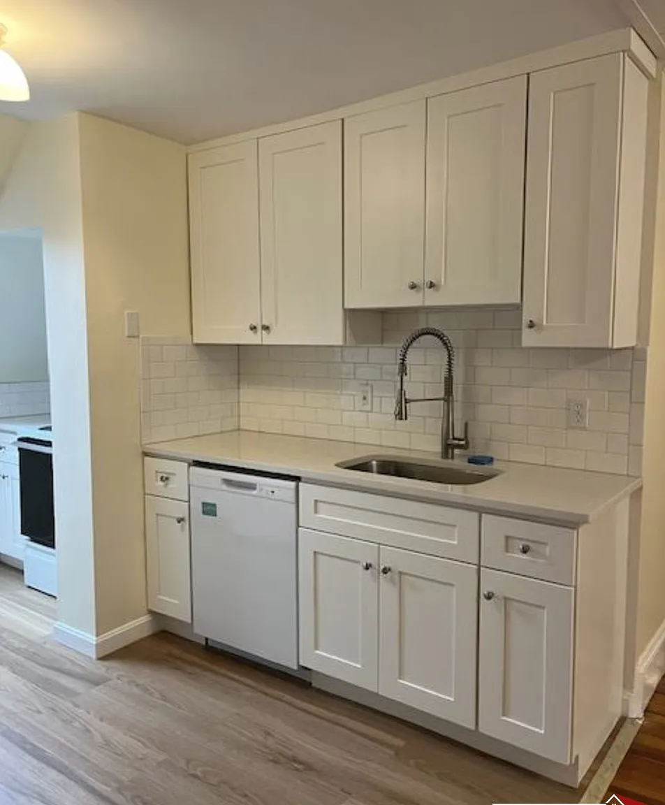 3 bed, 1650 sqft, $3,825 — Photo 1