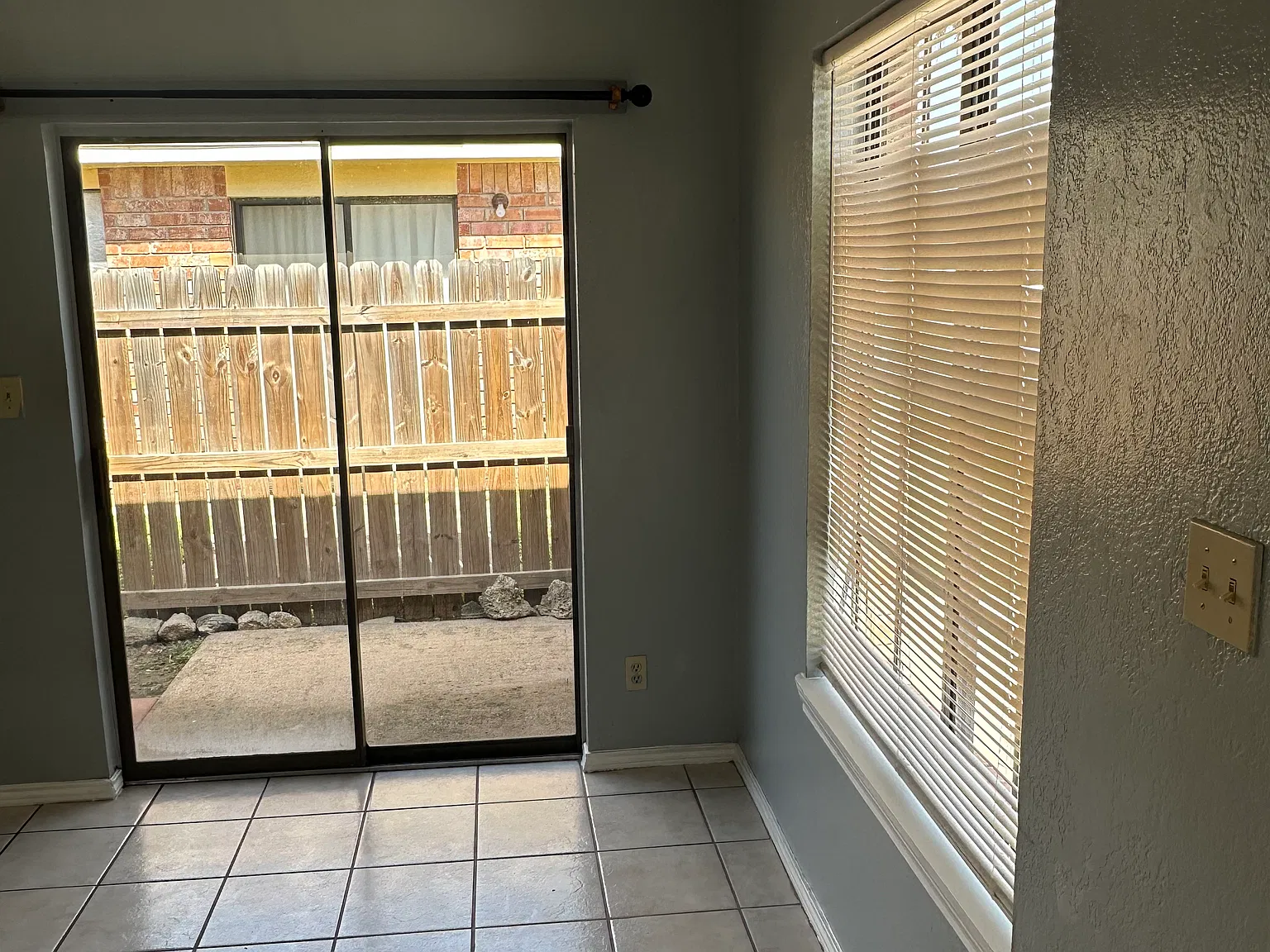 3 bed, 976 sqft, $1,550 — Photo 3