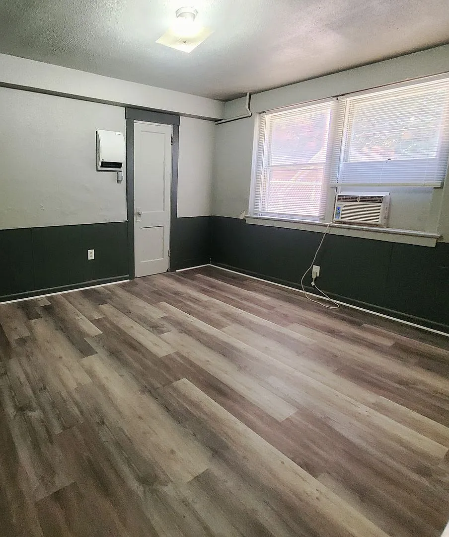 Jones Bedford 2205 Jones — Photo 4