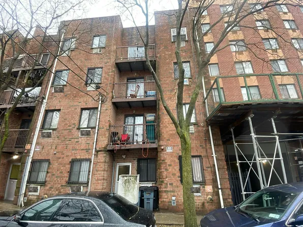 724 E 221st St, Bronx, NY 10467