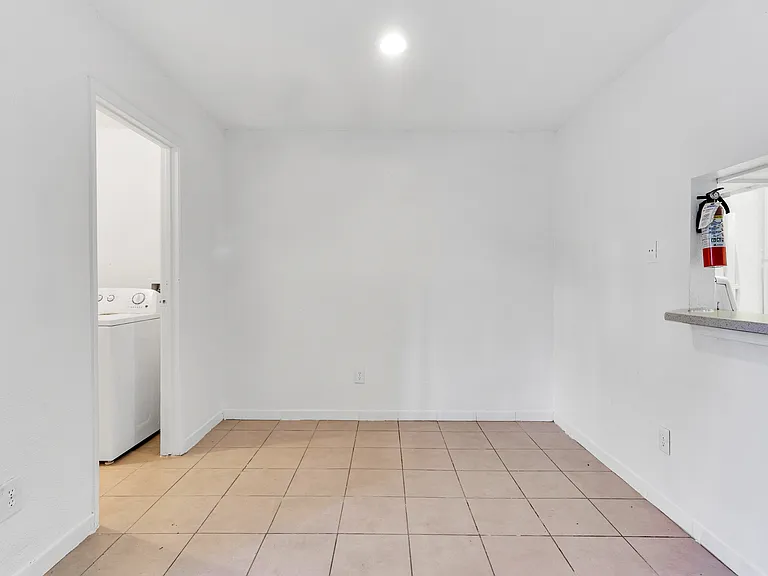 Villa Nueva Apartments — Photo 38