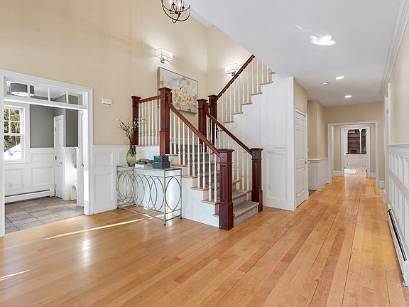 5th image of 22 Fairbanks Rd