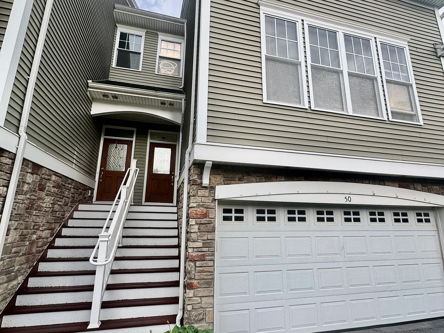 3 bed, 3.5 bath, 2436 sqft, $4,300 — Photo 2