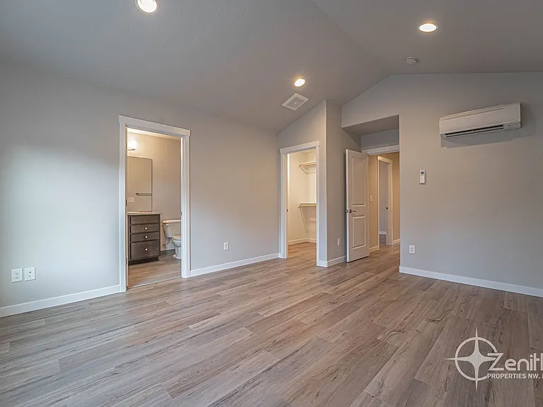 4919 NE 2nd Ct — Photo 23