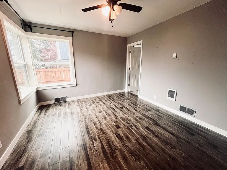 1202 S Cloverdale St — Photo 14