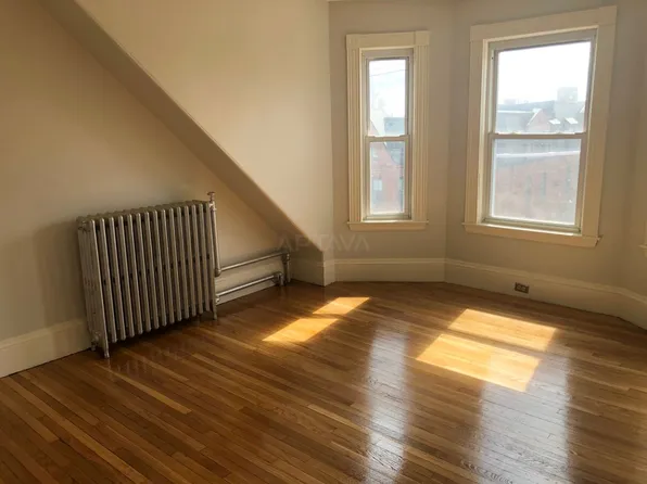 127 Summer St #3, Somerville, MA 02143
