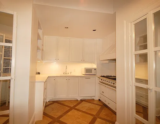 Sold by Mercedes Berk | media 9