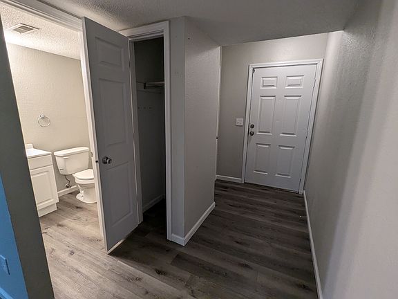 4th image of 216-222 NE Cedar Ct #218