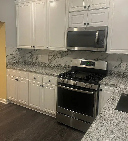 600 N Decker Ave — Photo 1