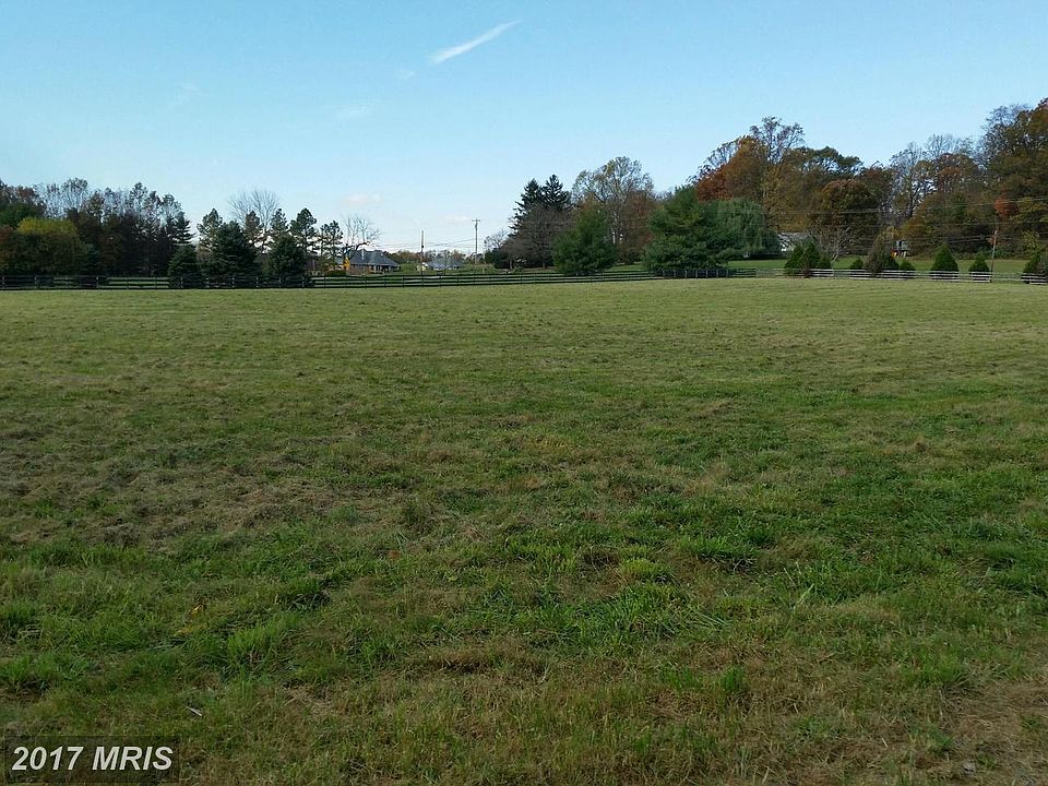 2nd image of 7325 Woodbine Rd