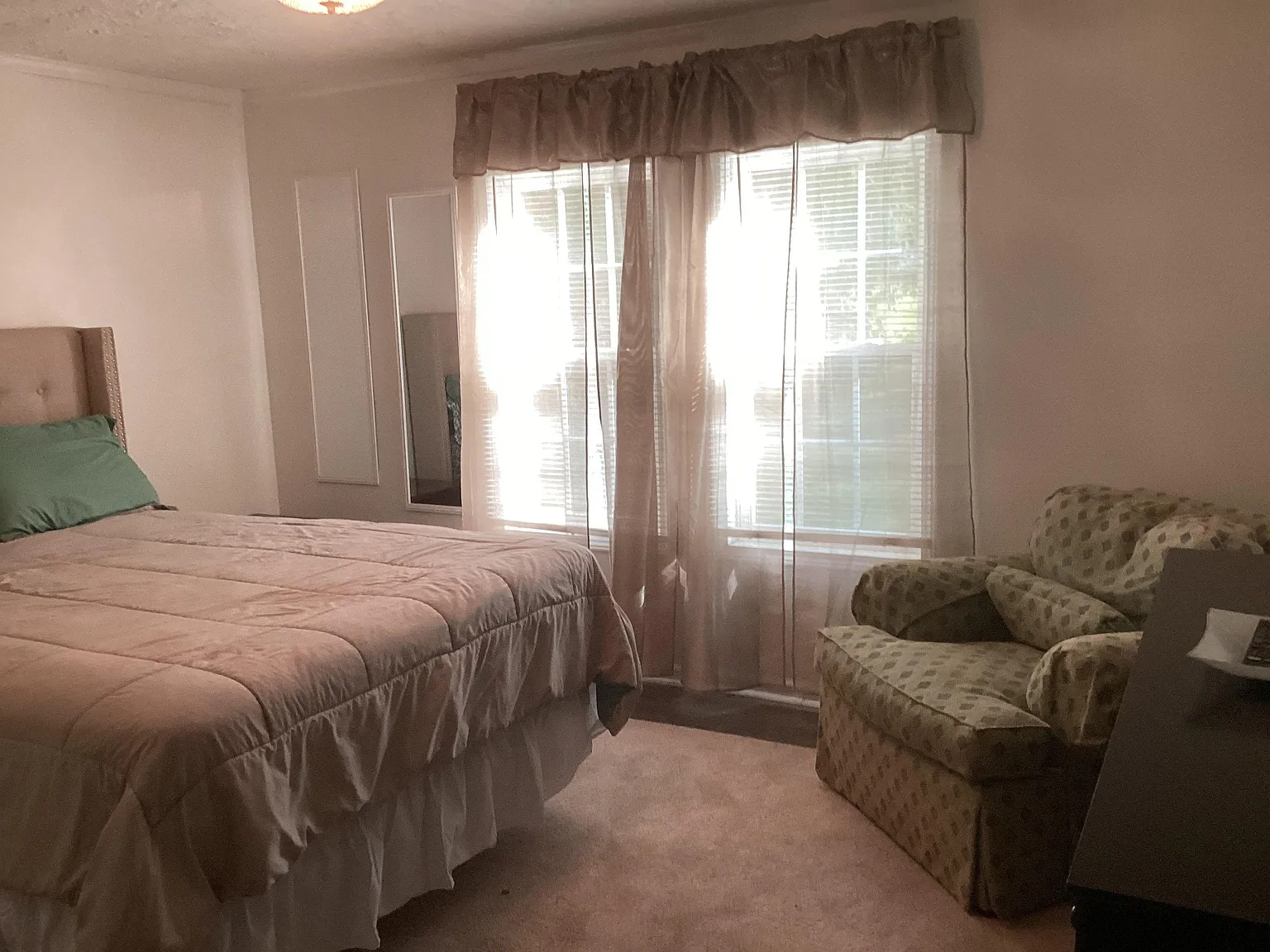 3 bed, 3.0 bath, 1200 sqft, $1,204 — Photo 2