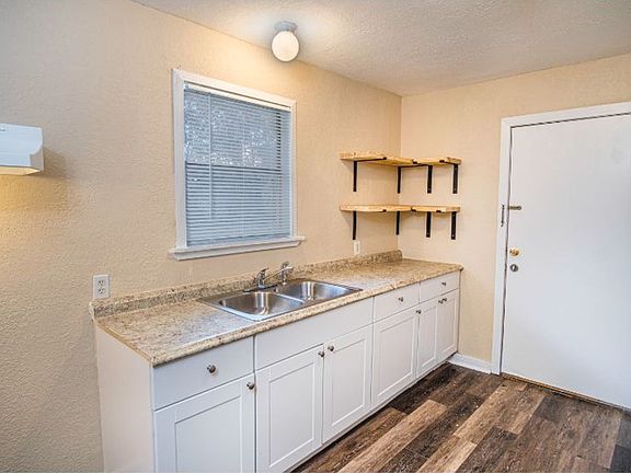 2nd image of 4109 S Presa St #3