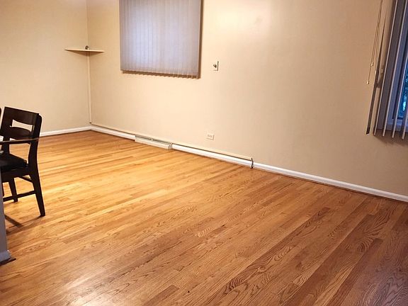 5th image of 209 N Stevenson Ln