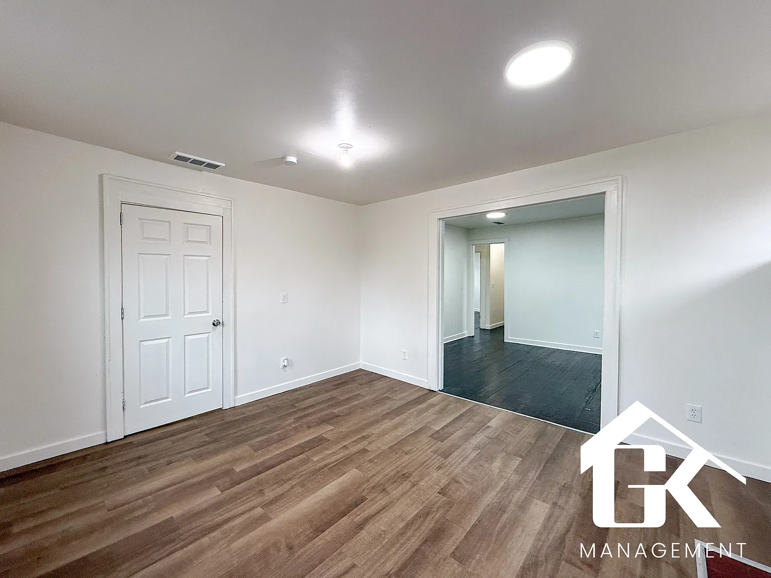 4566 Seebaldt St — Photo 4
