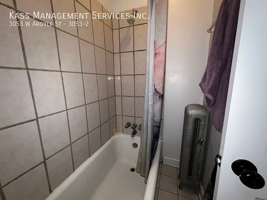 Albany Park Studio- Separate Kitchen- Pet Friendly — Photo 4