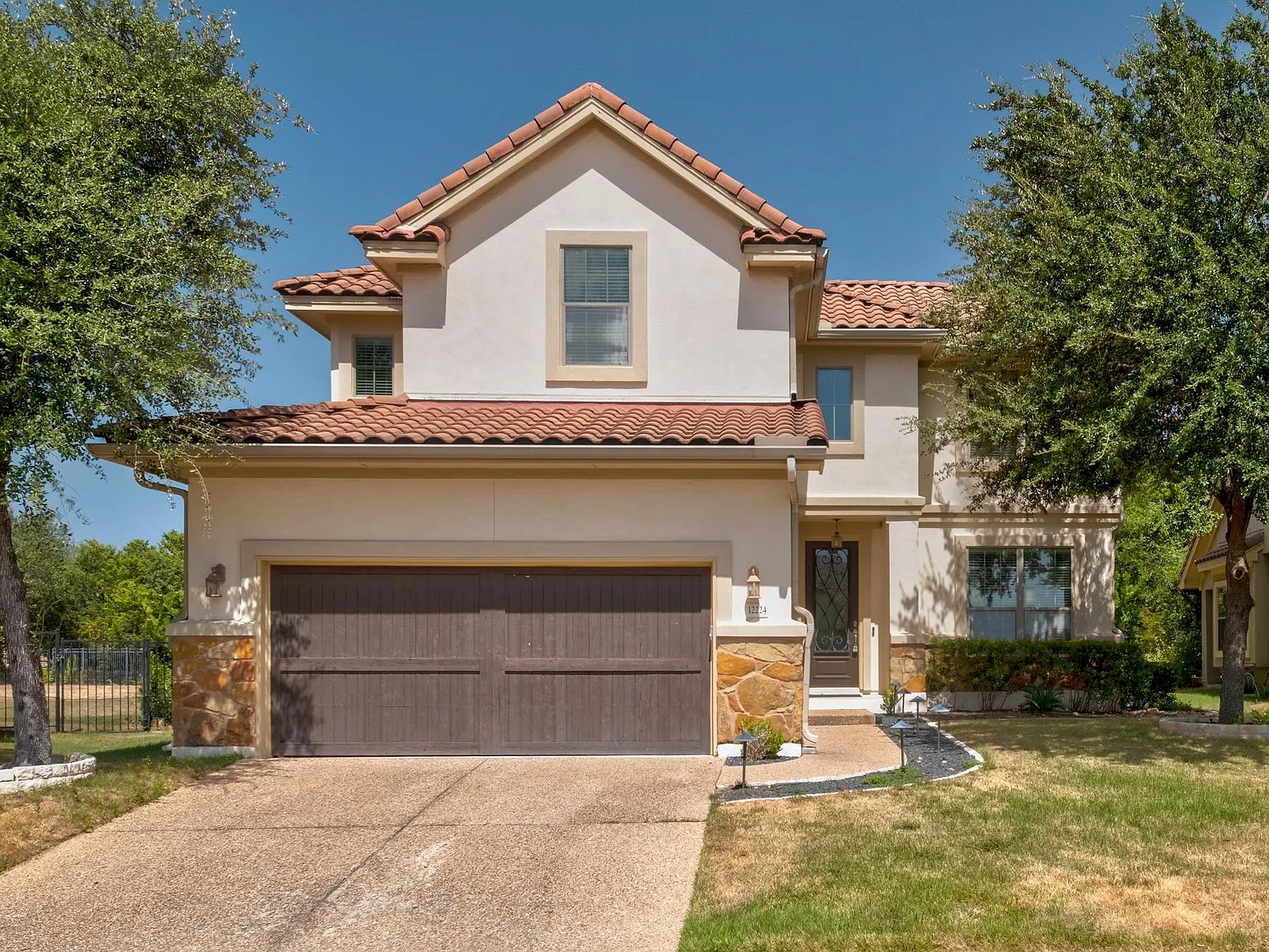 4 bed, 2.5 bath, 2732 sqft, $3,495 — Photo 1