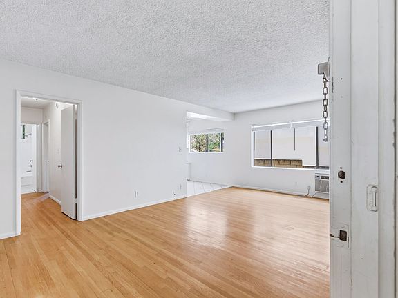 3rd image of 2356 Montrose Ave APT 3