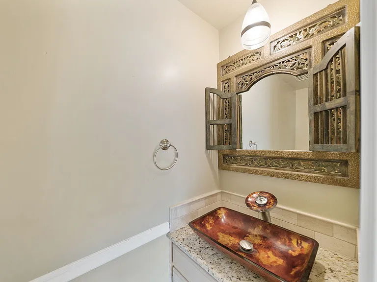 711 Arch Stone — Photo 15