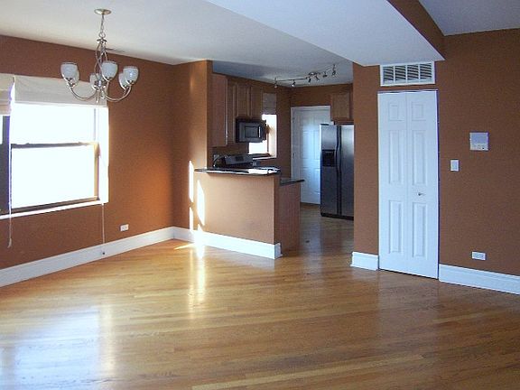 5th image of 4842 N Ashland Ave APT 2W