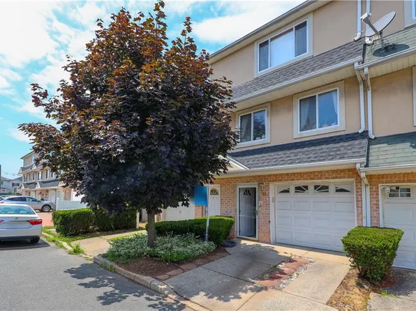 82 Sea Gate Ct, Staten Island, NY 10305