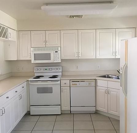 4th image of 2005 Oceanwalk Ter APT 309