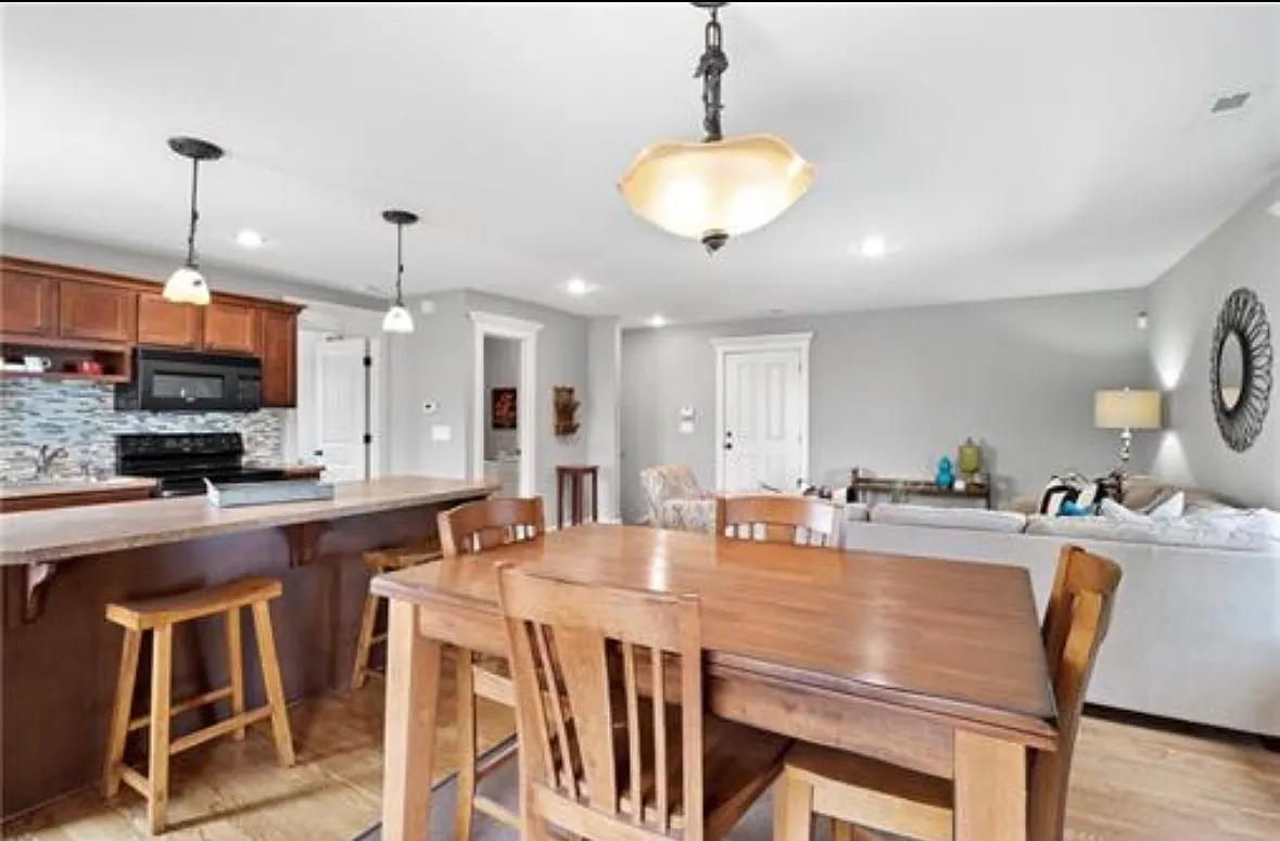 1 bed, 700 sqft, $1,285 — Photo 4
