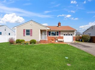 10 Venus Rd, Syosset, NY 11791