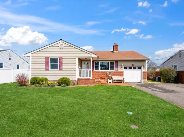 10 Venus Road, Syosset, NY 11791