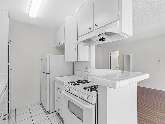 5th image of 1752 Federal Ave #9