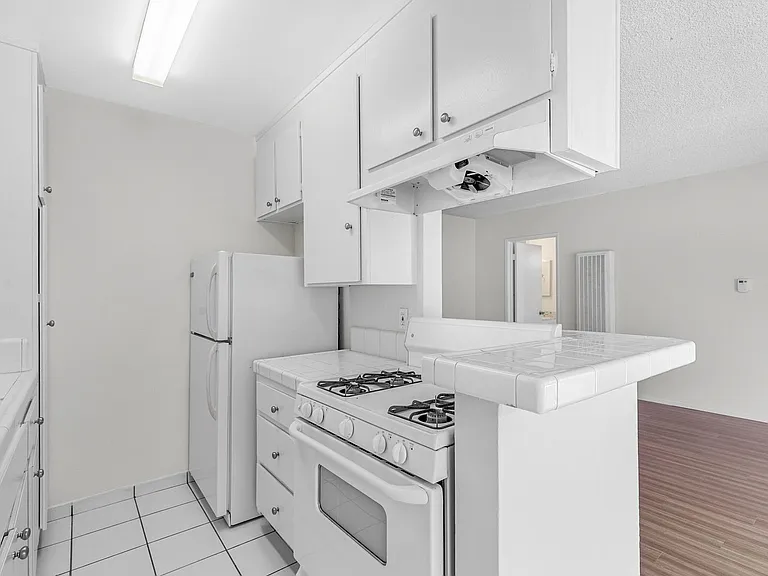 1752 Federal Ave — Photo 5