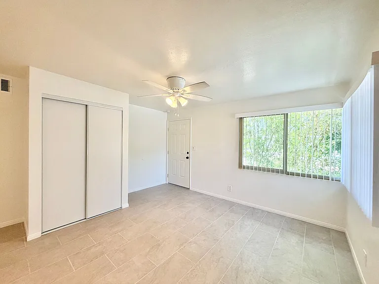 579 S Highland Dr #10 — Photo 5
