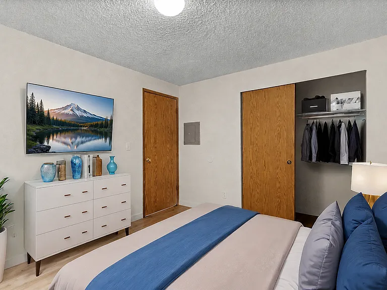 Staged Bedroom l 1x1 l Warner Park