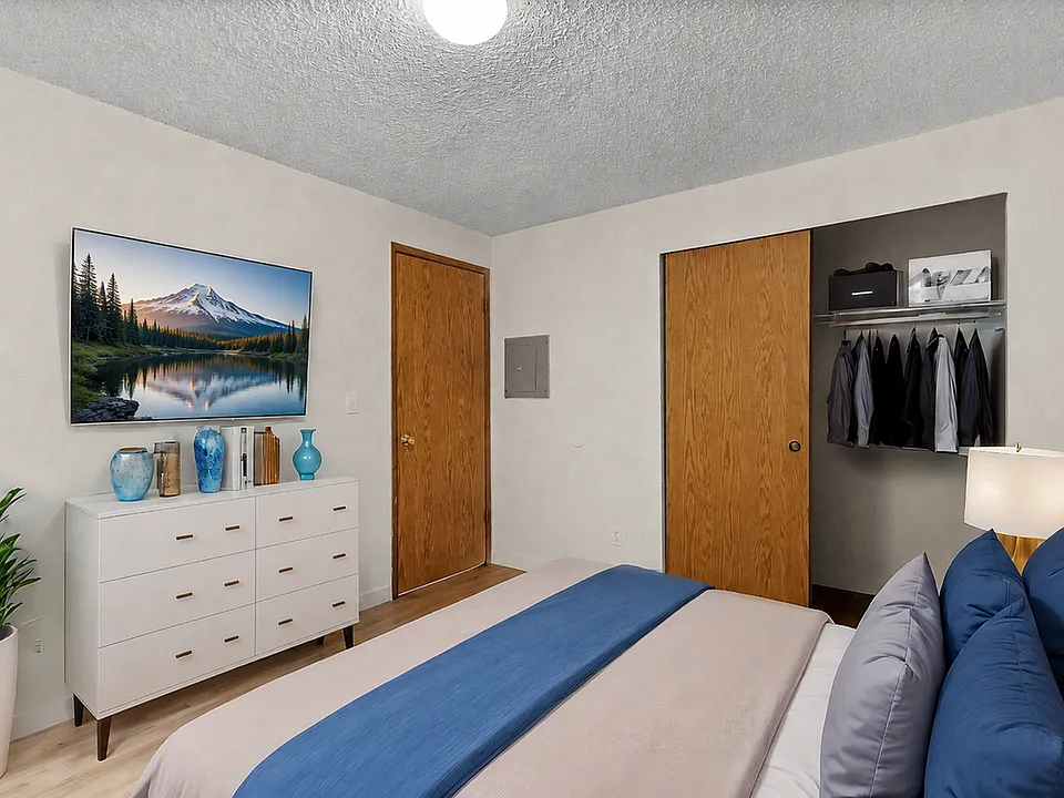 Staged Bedroom l 1x1 l Warner Park