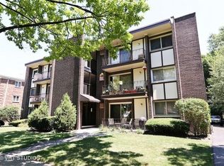 27 S Waiola Ave APT 102, La Grange, IL 60525