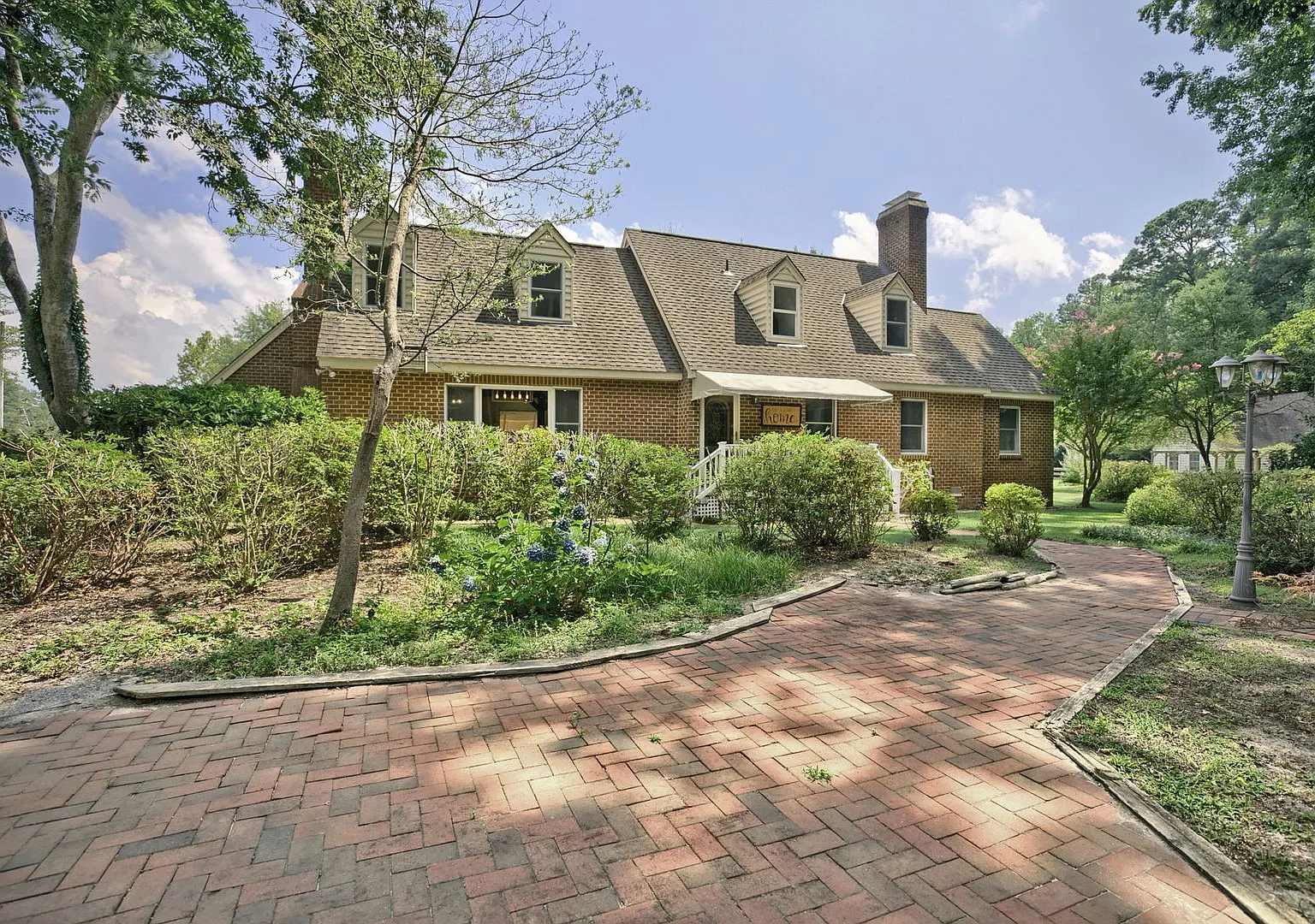4 bed, 4.0 bath, 2391 sqft, $3,000 — Photo 3