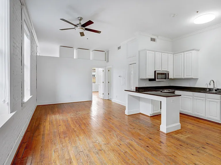 321 W Broughton St #7 — Photo 12