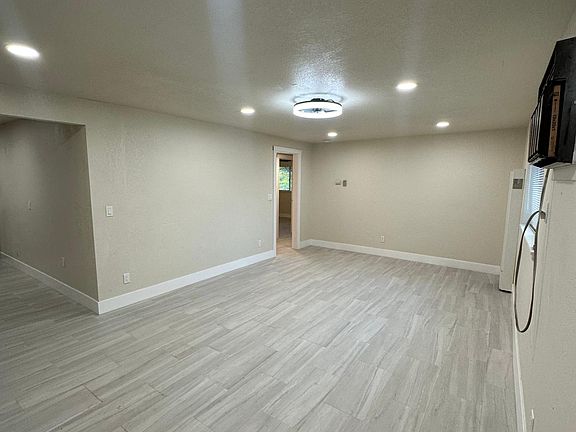 4th image of 2400 13th St