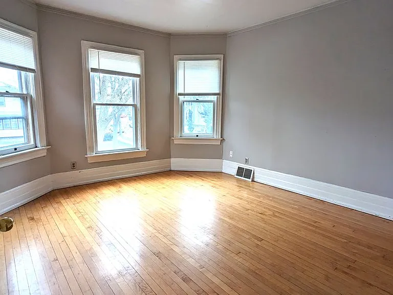 3205 N Bartlett Ave — Photo 4