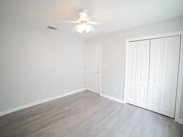 1060 Kingdom Dr — Photo 14