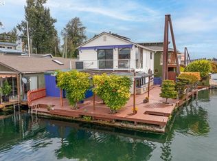 222 N Tomahawk Island Dr, Portland, OR