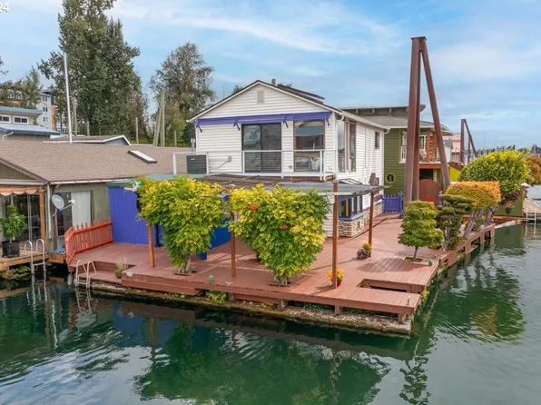222 N Tomahawk Island Dr, Portland, OR 97217
