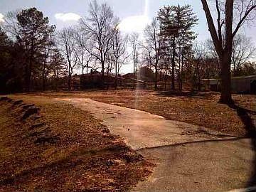 2nd image of 523 Mills Ave