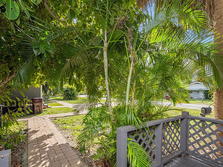 207 N Lakewood Dr — Photo 16